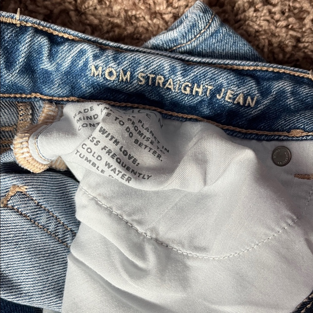 American Eagle Mom Straight Leg Jeans - Picture 3 of 4